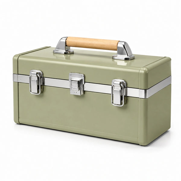 Boîte à outils Dorqelvo en acier vert sauge avec poignée en bois, style industriel, dimensions 50x25x25 cm.